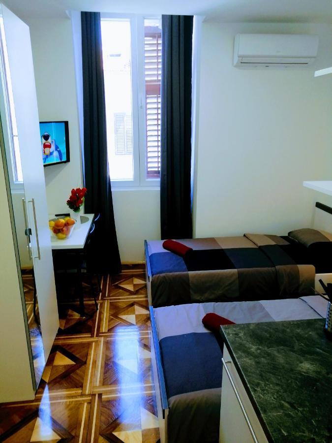 Zpula Center Studio Apartments Pula Exterior foto