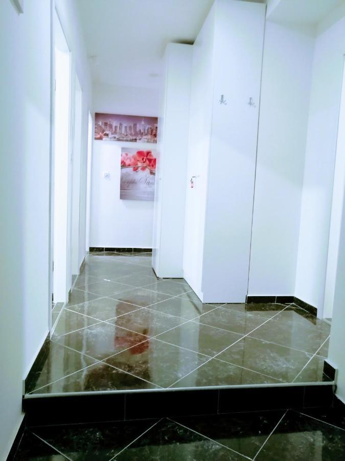 Zpula Center Studio Apartments Pula Exterior foto